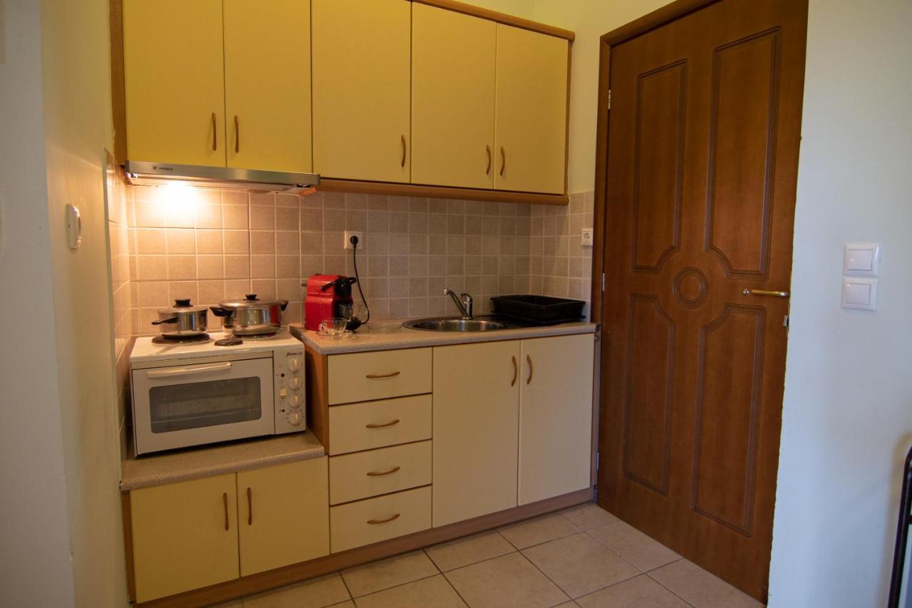 Tsertos Apartments Kaména Voúrla Eksteriør bilde