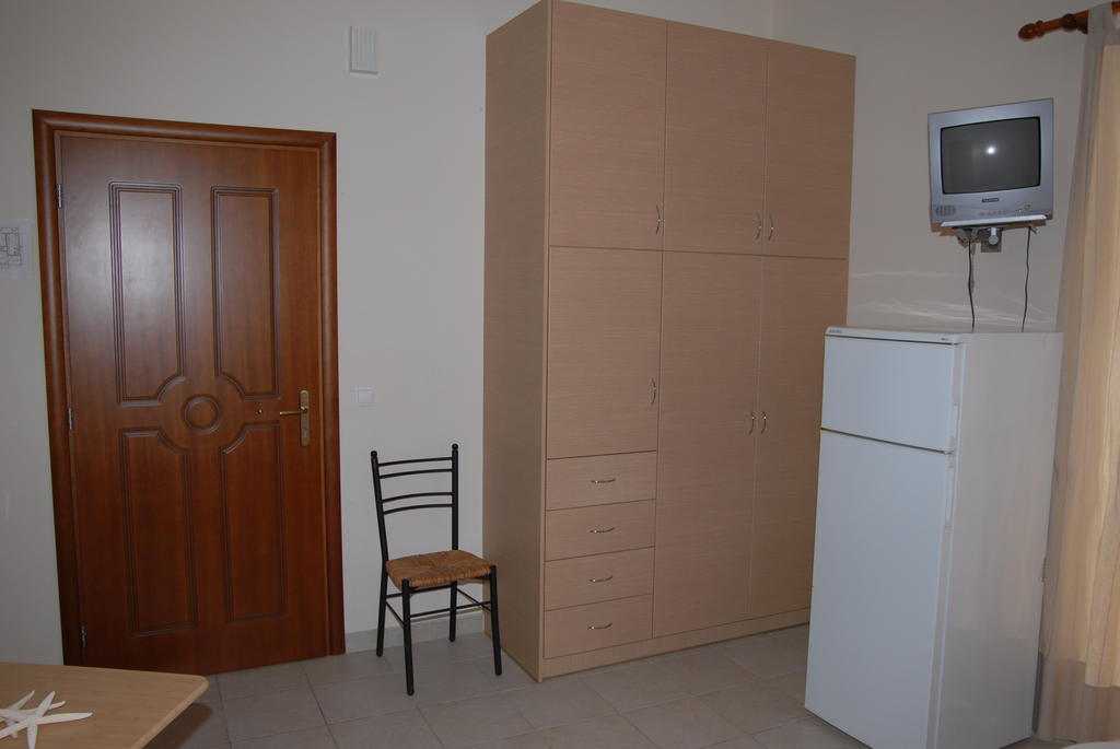 Tsertos Apartments Kaména Voúrla Eksteriør bilde