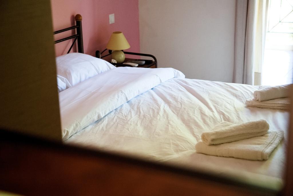 Tsertos Apartments Kaména Voúrla Eksteriør bilde