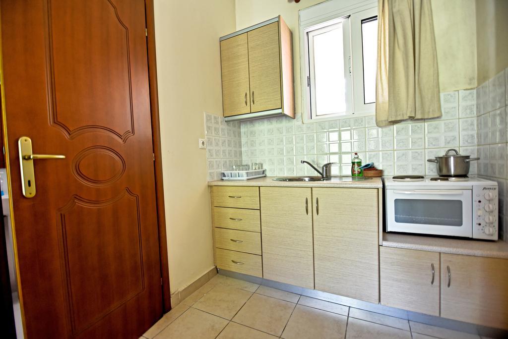 Tsertos Apartments Kaména Voúrla Eksteriør bilde